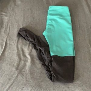 Mint Alo Yoga Goddess leggings!